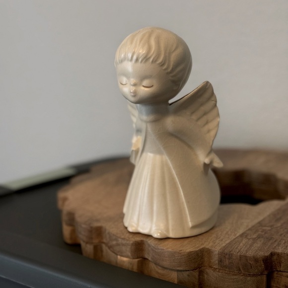 Vintage Ceramic Boy Angel Kissing Figurine - Picture 3 of 9